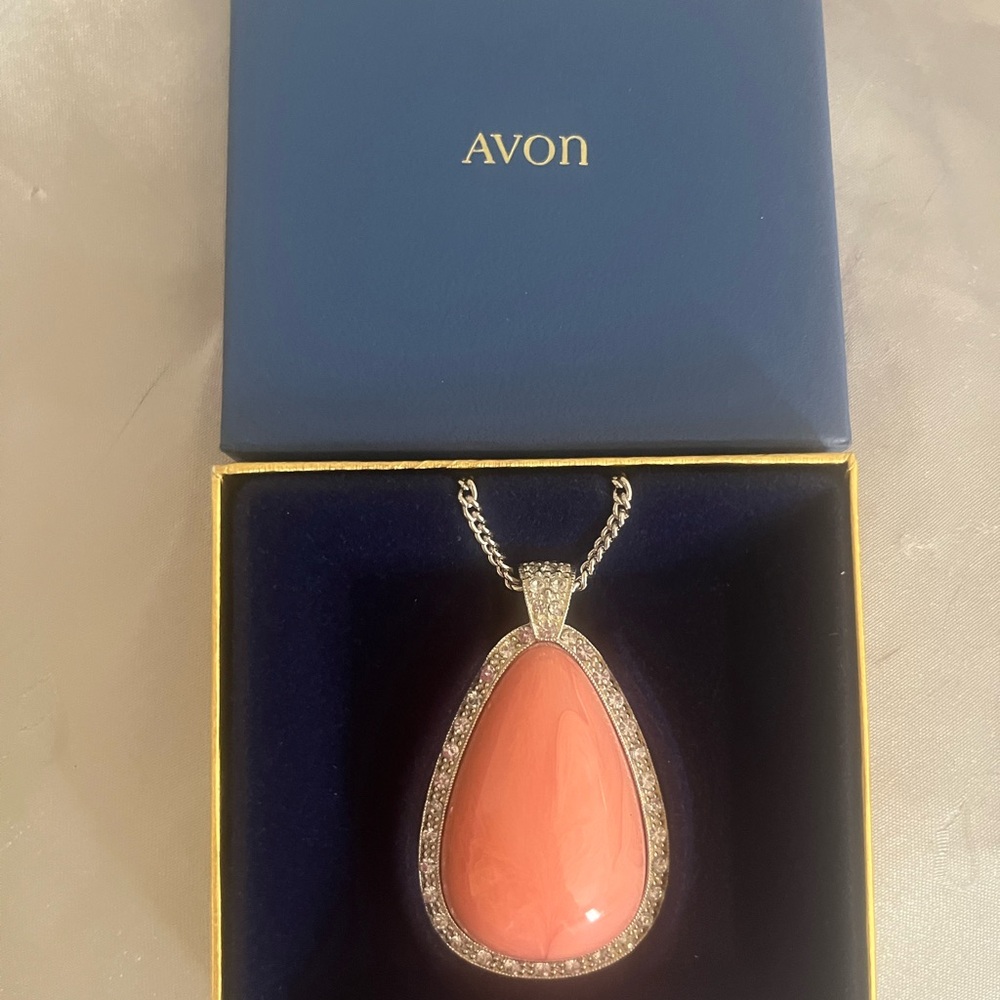 Avon pink pendant necklace